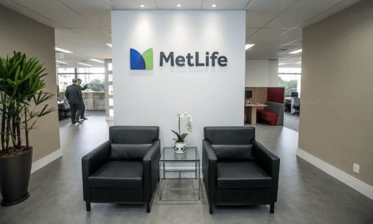 MetLife aseguradora incumplimiento fraude póliza seguro gastos médicos mayores